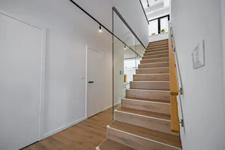 SIMPLY 1, Alpská bíla, reverzní dveře